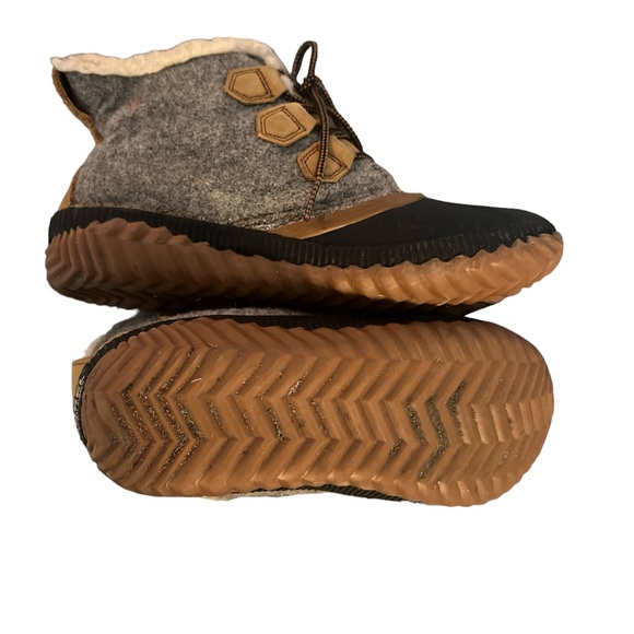 SOREL | OUT AND ABOUT PLUS WATERPROOF DUCK BOOTS 9.5 - Picture 3 of 5